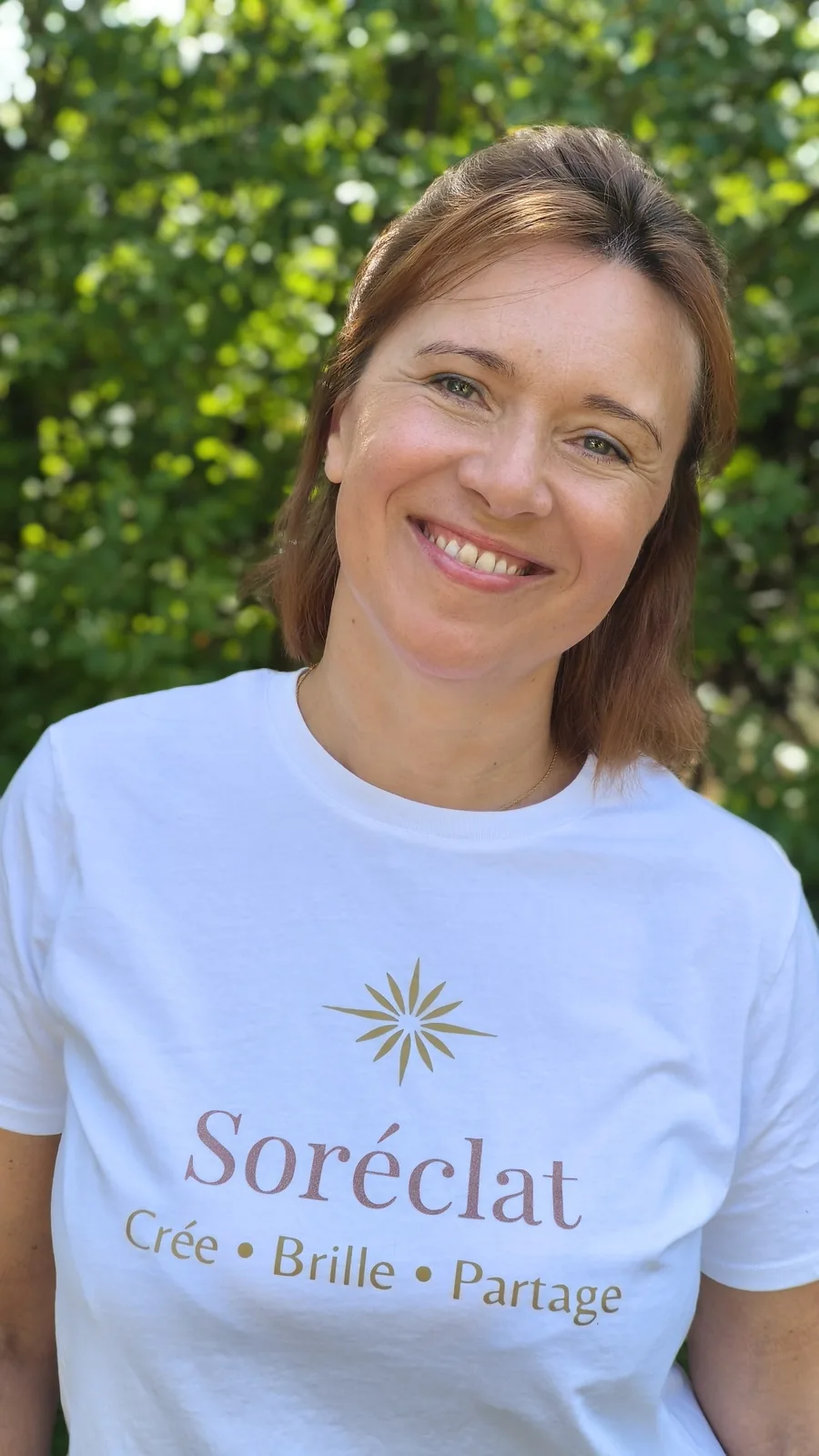 Angéline, fondatrice de Soréclat, dans son atelier créatif à Chartres
